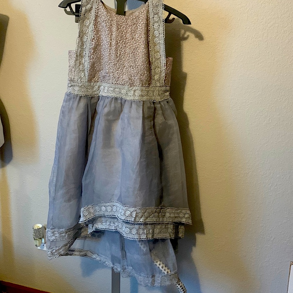 Very beautiful girls dress. Pics don’t do it Justice!
